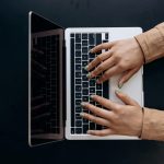 Holographic Desk Companions: 3D AI Assistants for Remote Work